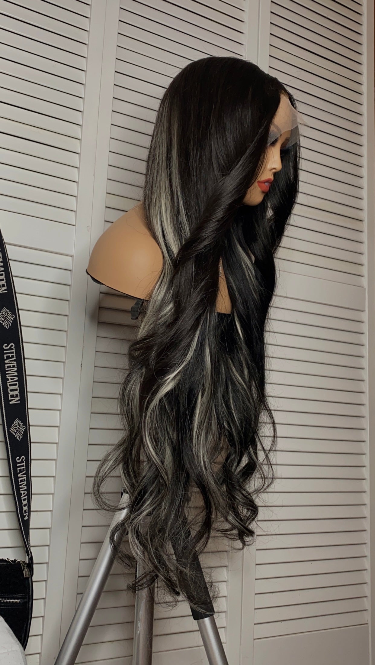 28” Frontal Wig with Peekaboo Highlights